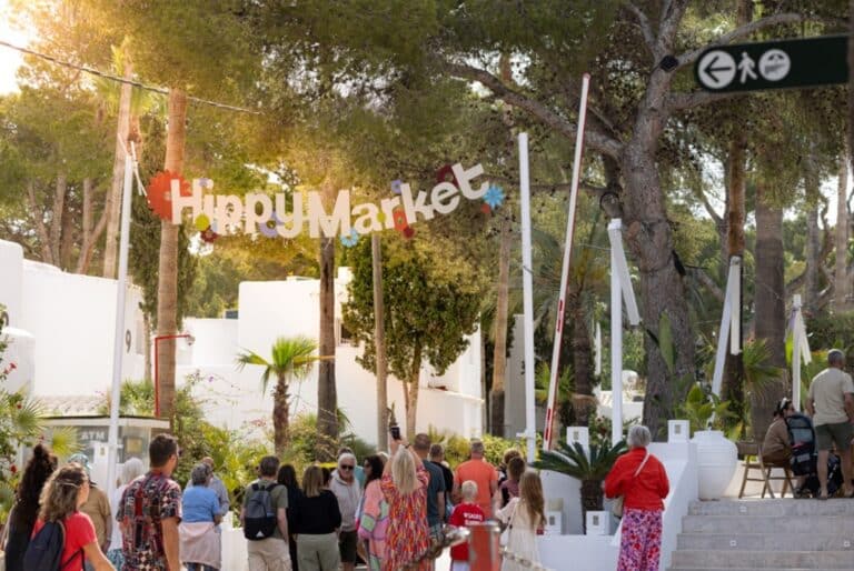El Hippy Market Punta Arabí cierra la temporada los miércoles de octubre