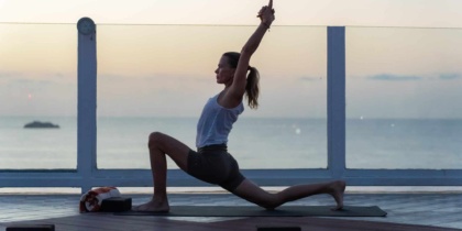 Verónica Blume guía el Yoga Sunrise al amanecer en BLESS Hotel Ibiza
