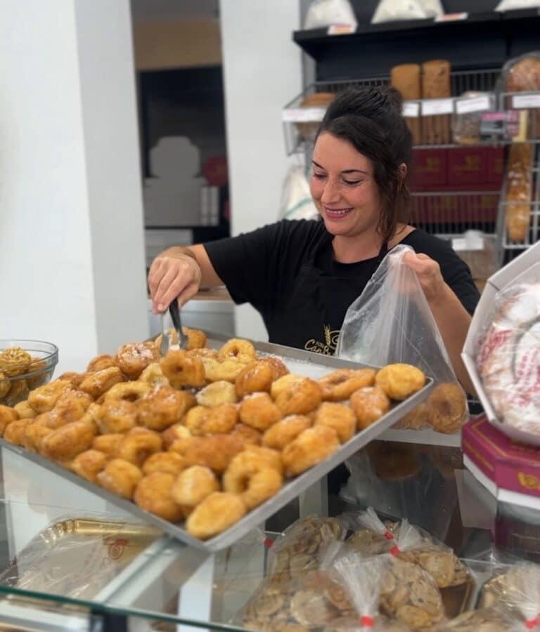 Forn Can Bufí celebra Todos los Santos con panellets y buñuelos