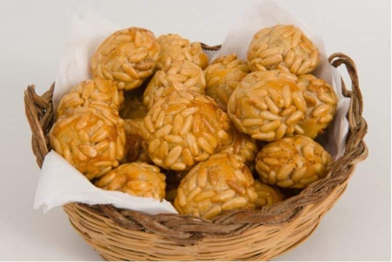 Forn Can Bufí celebra Todos los Santos con panellets y buñuelos