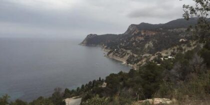 Decenas de evacuados por mar en es Cubells a causa de la lluvia en Ibiza
