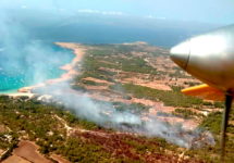 Fire in Formentera. The fire is re-fed with Saona cove and almost 6 hectares of pine forest