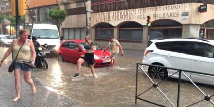 Lluvia en Ibiza. Varios evacuados