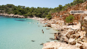 5 playas y calas en Ibiza que no puedes pederte si vienes pocos días