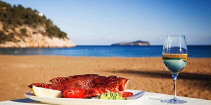 Los restaurantes de pescado y marisco más populares de Ibiza