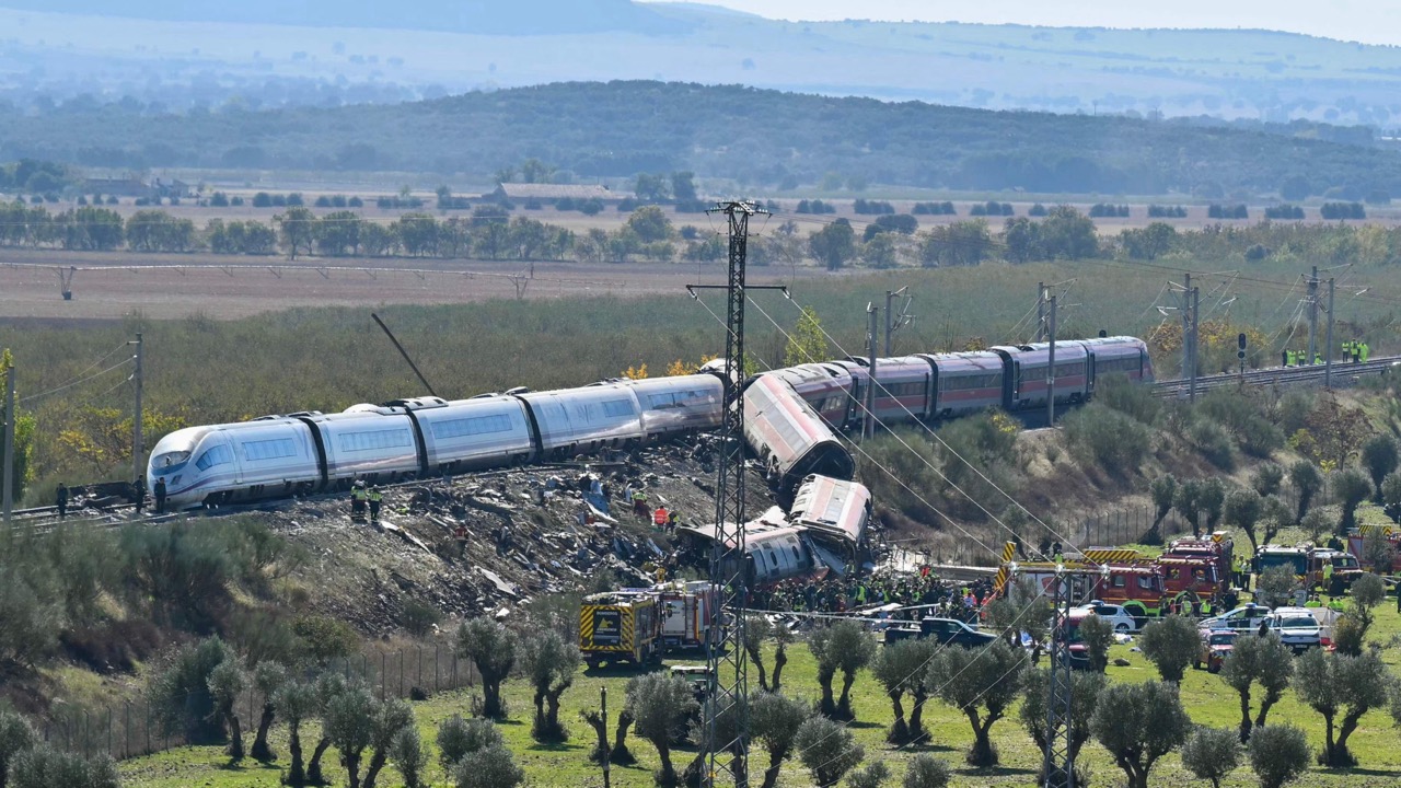 Luto en Ibiza por el accidente de tren de Toledo y cancelación de eventos