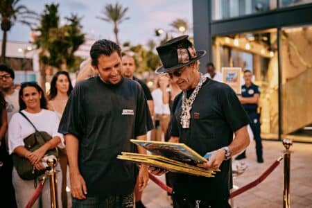 Alec Monopoly presenta en IBIZA Gallery una escultura inédita dedicada a la cultura DJ