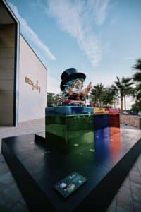 Alec Monopoly presenta en IBIZA Gallery una escultura inédita dedicada a la cultura DJ