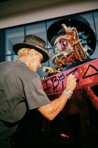 Alec Monopoly presenta en IBIZA Gallery una escultura inédita dedicada a la cultura DJ