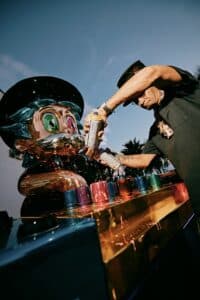 Alec Monopoly presenta en IBIZA Gallery una escultura inédita dedicada a la cultura DJ