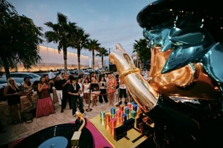Alec Monopoly presenta en IBIZA Gallery una escultura inédita dedicada a la cultura DJ