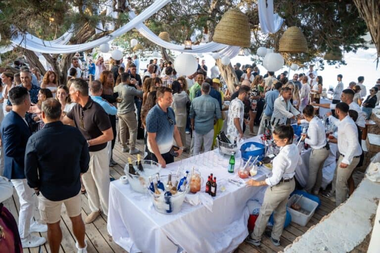CBbC Cala Bassa celebra 15 veranos como icono imprescindible de Ibiza