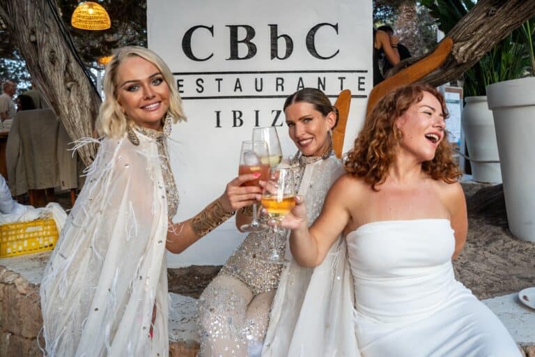 CBbC Cala Bassa celebra 15 veranos como icono imprescindible de Ibiza