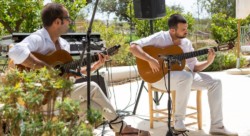 Mercadillo, música en vivo y delicias saludables cada domingo en Aubergine Ibiza