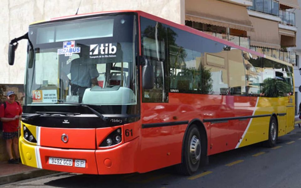 autobus-ibiza-welcometoibiza