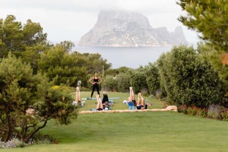 Mañanas de bienestar en Petunia Ibiza, cuídate en el entorno más hermoso