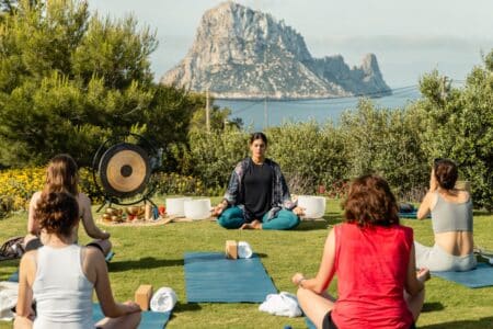 Mañanas de bienestar en Petunia Ibiza, cuídate en el entorno más hermoso