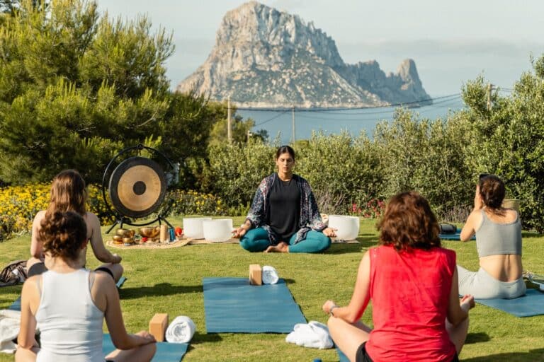 Mañanas de bienestar en Petunia Ibiza, cuídate en el entorno más hermoso