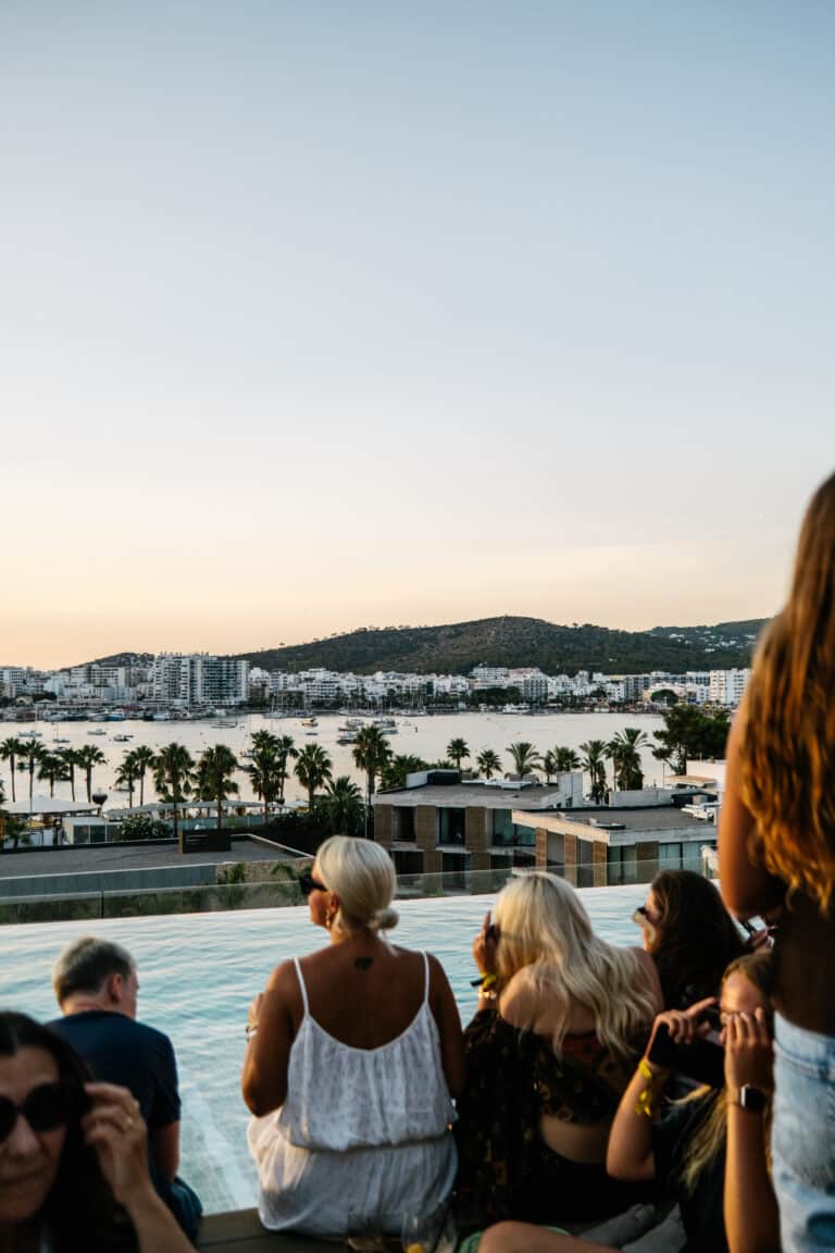 Cielito Ibiza vive una noche única con el eclipse solar sobre Sant Antoni