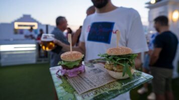 Burger Meets Gin cada viernes en Ocean Drive Ibiza