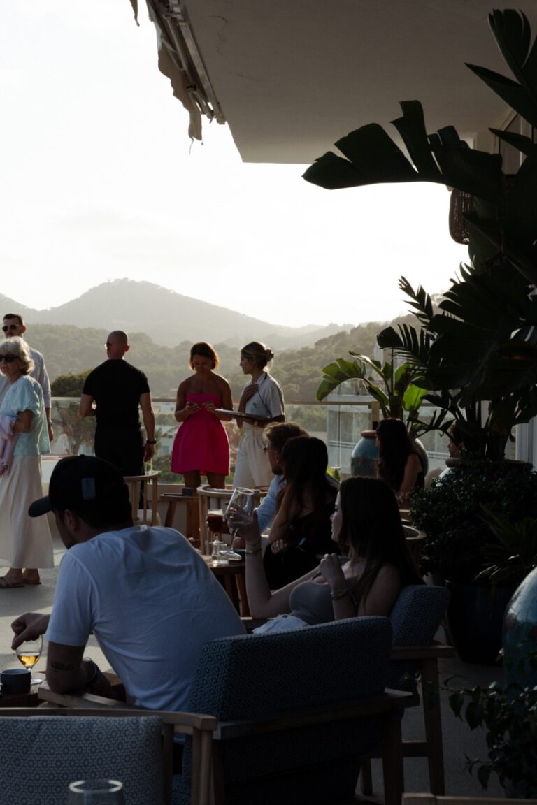 Cala Llonga Journal en Mondrian y Hyde Ibiza