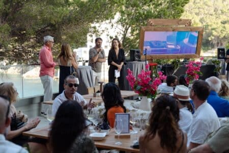 Cala Llonga Journal en Mondrian y Hyde Ibiza