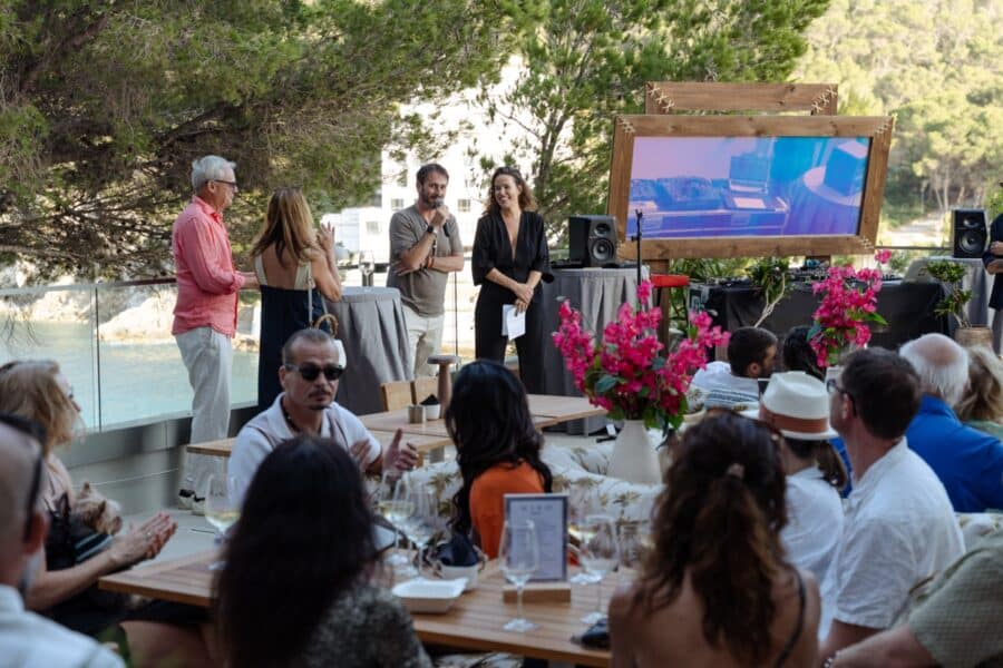 Cala Llonga Journal en Mondrian y Hyde Ibiza