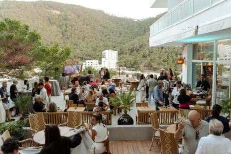 Cala Llonga Journal en Mondrian y Hyde Ibiza