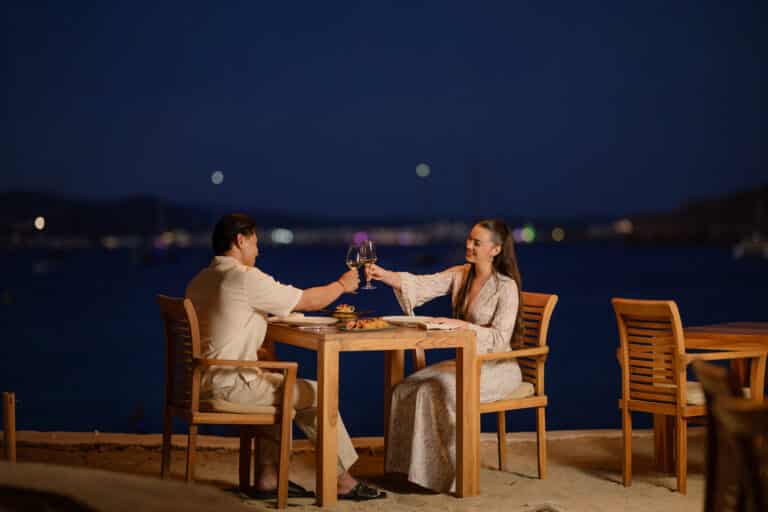 Cenas inolvidables frente al mar en CBbC Cala Bassa beach Club Ibiza