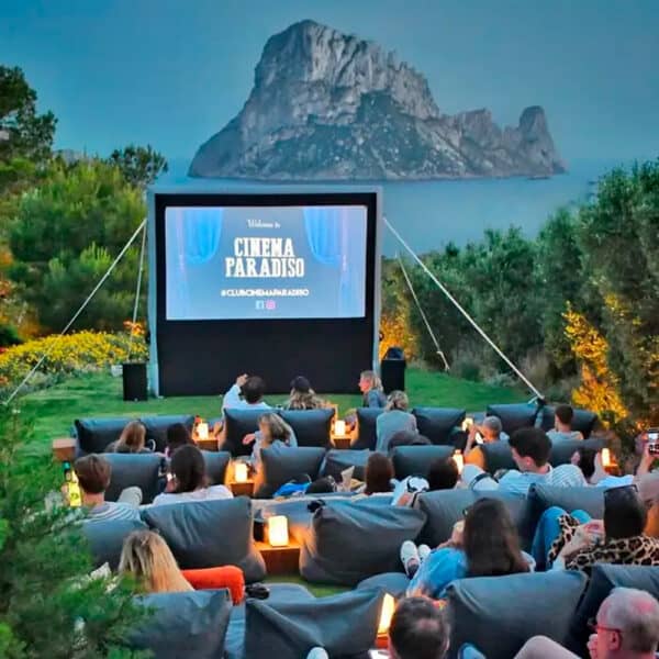 Cine de verano con vistas en Petunia Ibiza