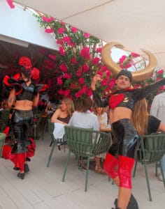 Clandestinos en The Beach, Unexpected: Un día de lujo asequible y mucho sabor en la playa