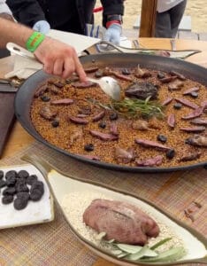 Clandestinos en The Beach, Unexpected: Un día de lujo asequible y mucho sabor en la playa