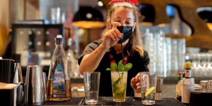 Hard Rock Café Ibiza und Familia Marí Mayans lancieren die solidarischsten Cocktails des Sommers