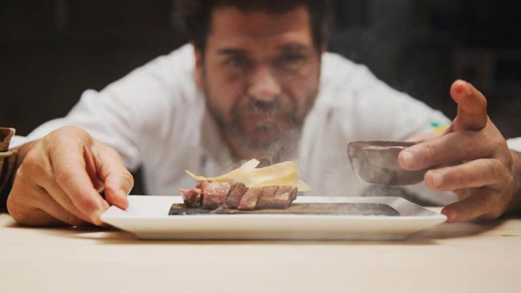 El chef David Reartes lidera RE•TRO, la nueva apuesta gastronómica de Vivir Descalzo en Ibiza