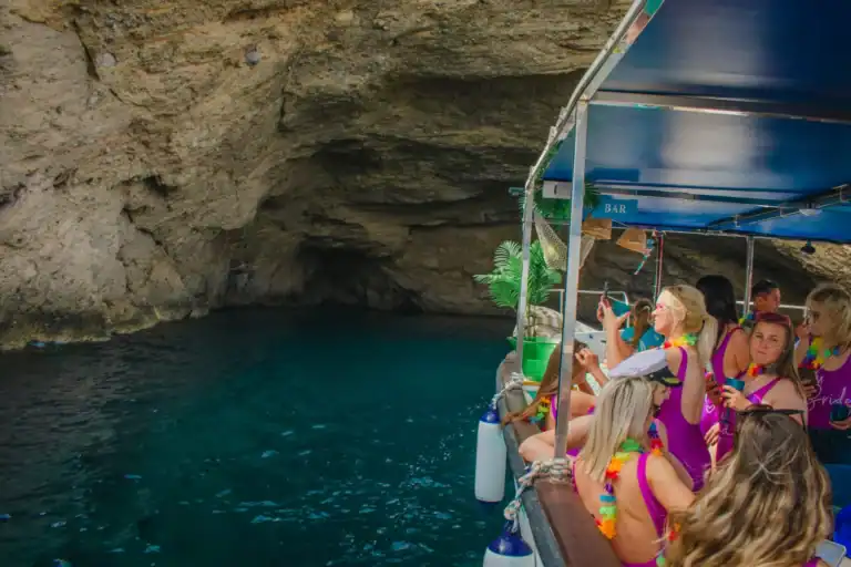 Excursión en barco con Despedidas Catamarán Ibiza