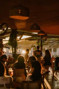 Pomelo Playa: cenas bajo las estrellas en Cala Gració con Grupo Mambo