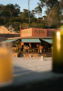 Pomelo Playa: cenas bajo las estrellas en Cala Gració con Grupo Mambo