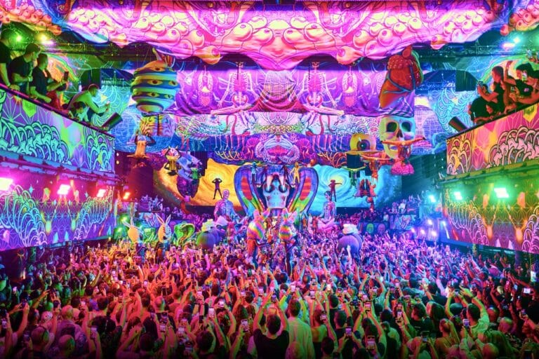 elrow cierra su temporada récord en Ibiza