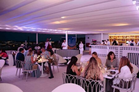 Epic Infinity Lounge