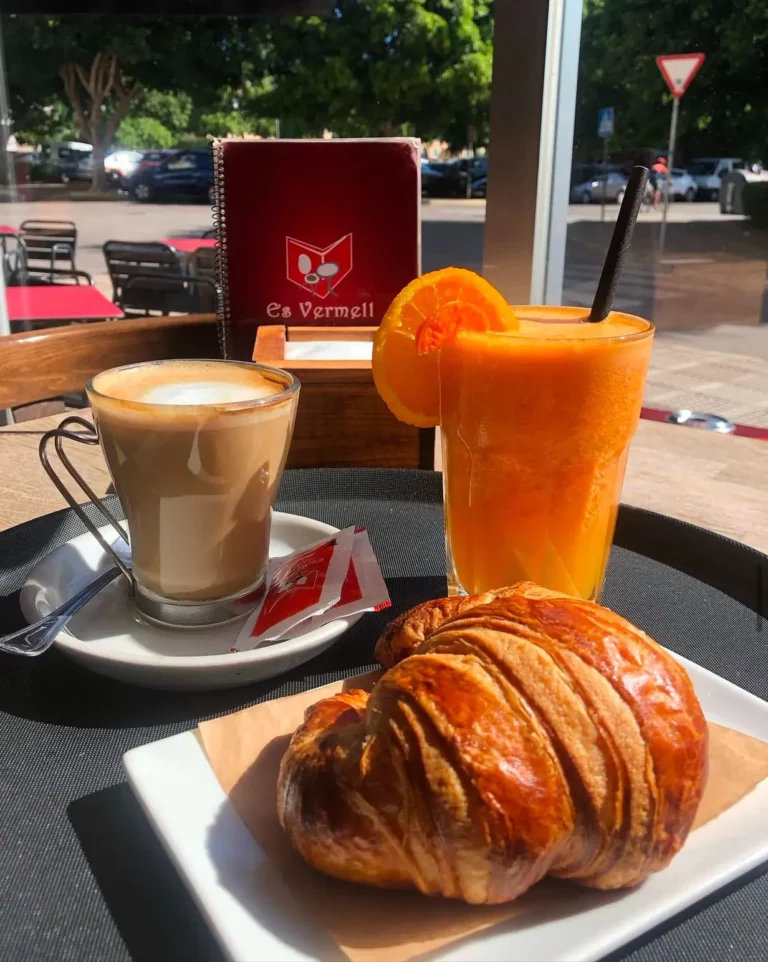 Es Vermell Café
