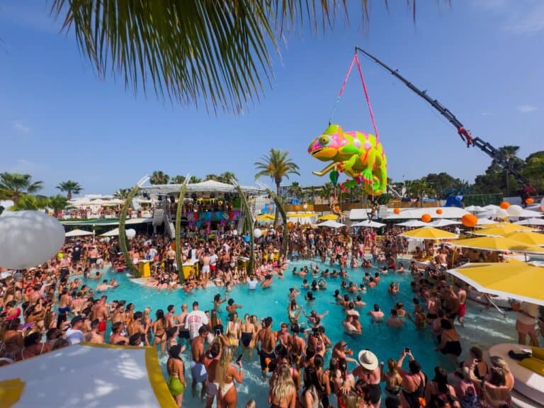 O Beach Ibiza celebra su 13º aniversario con una fiesta icónica