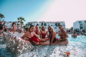 Desvarian Pool Sessions: diversión en la piscina de Hard Rock Hotel Ibiza