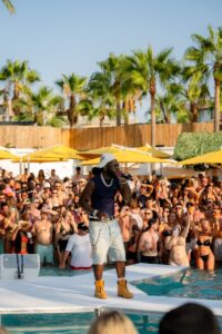 Burna Boy debuta en Ibiza en el lanzamiento de Luna Loca en O Beach