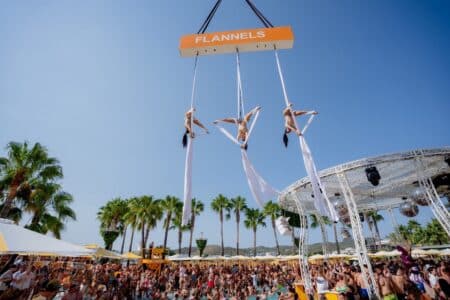Burna Boy debuta en Ibiza en el lanzamiento de Luna Loca en O Beach