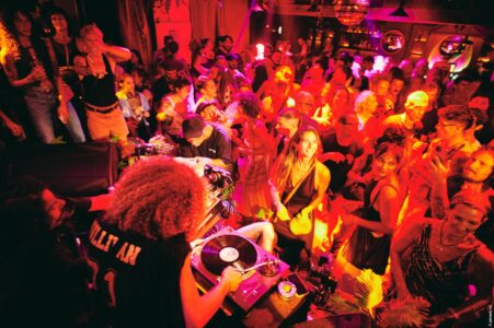 Time Machine: el viaje en vinilo más auténtico del invierno ibicenco