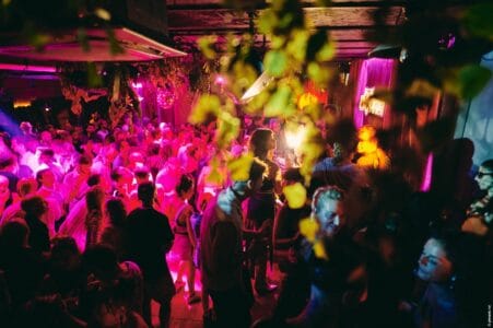 Time Machine: el viaje en vinilo más auténtico del invierno ibicenco
