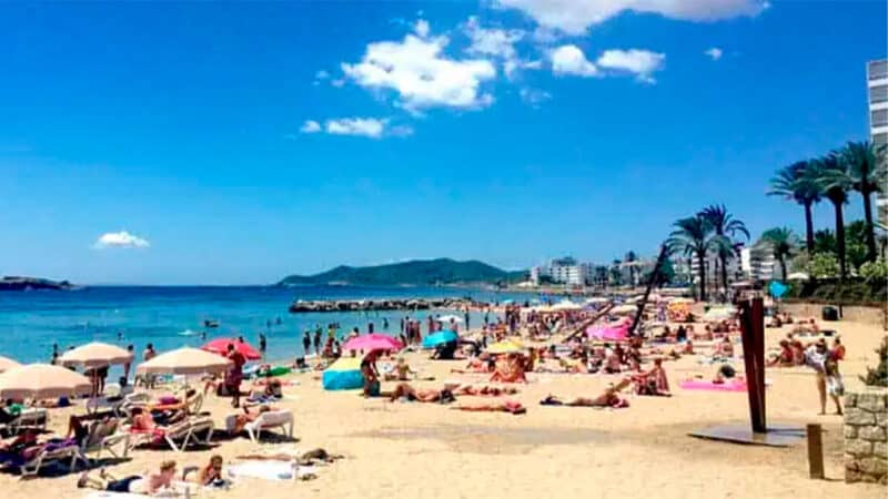 Playas para ir con niños en Ibiza- figueretas ibiza 5 1 medium