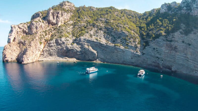 Excursiones en barco en Ibiza- floatyourboattrip welcome to ibiza jpg6 800x450 1