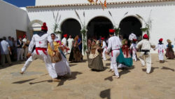 Entdecken Sie die Folklore von Ibiza: Payés Dance jeden Donnerstag in San Miguel