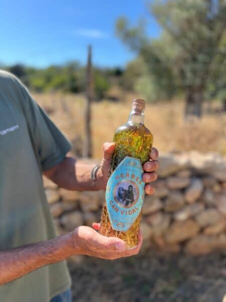 Herbes Can Vidal salta al mercado internacional de la mano de De Coninck Wines
